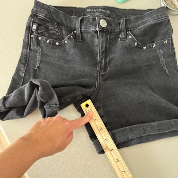 Rock & Republic Black Studded Cuffed Jean Shorts Sz 6 Distressed Festival Goth - Picture 15 of 15